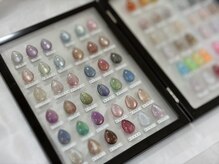 カールズネイル ゆめタウン高松店の雰囲気（マグネットカラーは多く取り揃えており人気のネイルです♪）