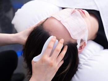 雲上のゆりかご 蒲田西口店の写真/カッサ・ホットストーンで筋膜をほぐし頭皮からお疲れ解消へ！目の疲れにも◎【ドライヘッドスパ】