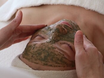 ベネ 錦糸町(bene.)の写真/\お悩みに合わせたオーダーメイドのハーブピーリング/ダウンタイムなしなので、いつでも手軽に施術可能♪