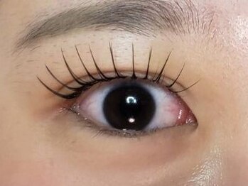 Six Rooms の写真/高濃度ヒト幹細胞トリートメントで、健やかで美しいまつ毛へ導く!大人女性のための本格まつ毛ケア◎