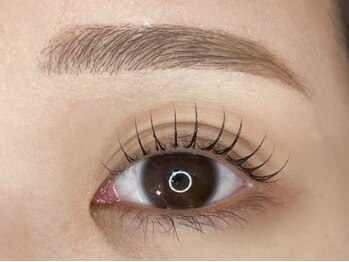 アリス アイラッシュマジック なんば店(ALICE eyelash magic)の写真/第一印象を左右する目元ケアはプロにお任せ★お顔に合せた美眉スタイリングで、眉毛の形を整え垢抜け顔へ！