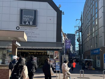 ベル 町田店(Belle)/マツキヨの右の道路を進む