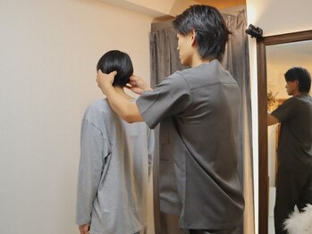 グレイ(GRAY)/姿勢分析 骨格矯正 姿勢 猫背 腰