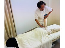 膝裏は内臓とのつながっていますので疲れの回復を促します。