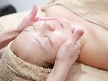 ラニエ(LANIE)の写真/【しみ、しわでお悩みの方に◎】気になる肌の悩みをオールハンドで改善☆実年齢より美しく見られるお顔へ♪