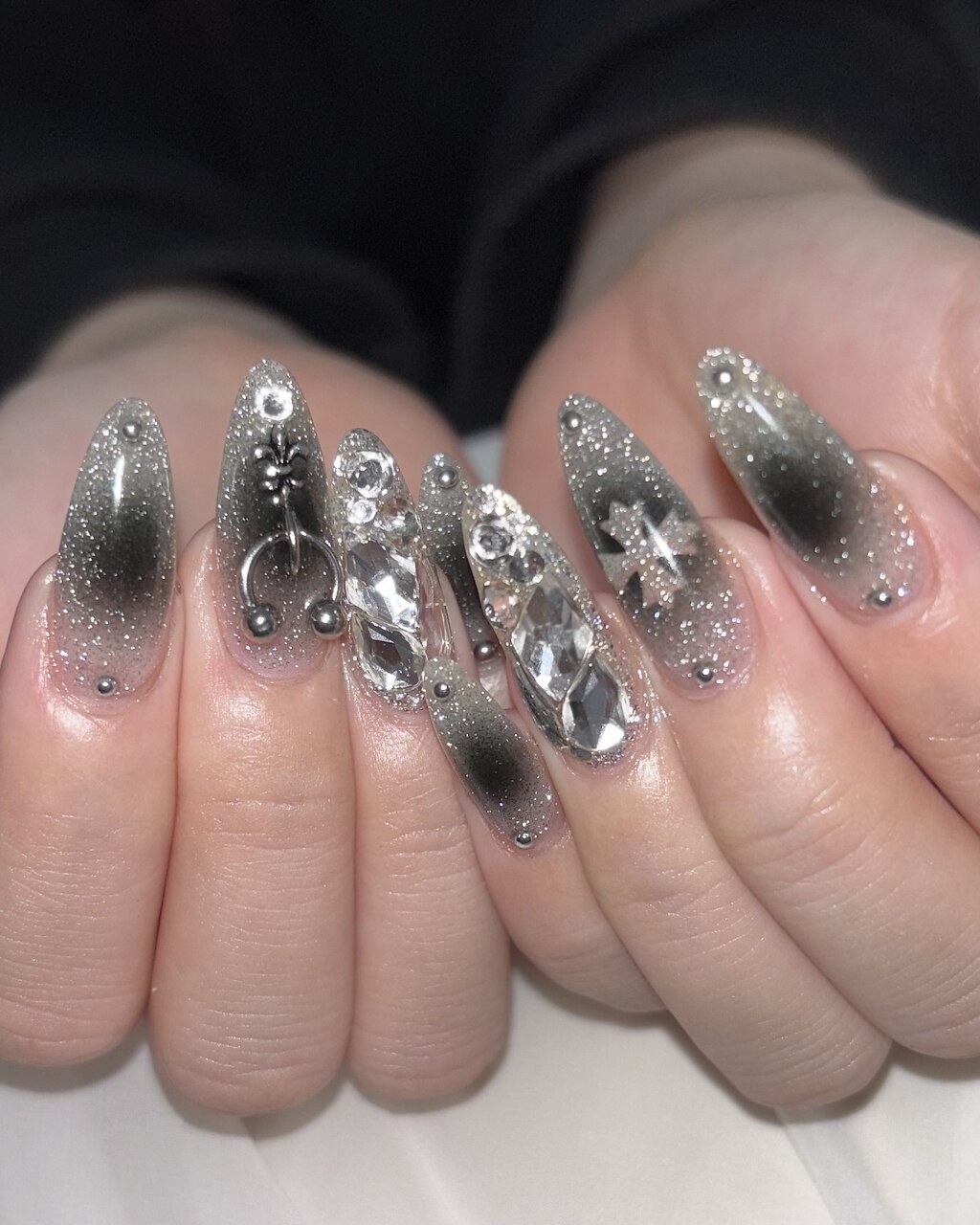 2025年秋トレンド】エアブラシのネイルデザイン集｜人気順｜9