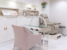 ラ パンケ(LA PINKE)の雰囲気(白やベージュを基調とした洗練された空間)