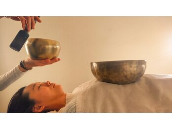 アマナムグリーン(Amanam green)/シンギングボウルとヘッド