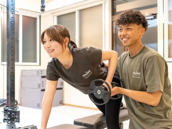 ソラナ(SOLANA)/クビレ形成には背中トレ！！