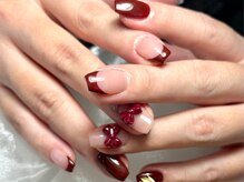 サロンドフォーエイチ(salon de 4H)/赤のリボンネイルでキュートに♪