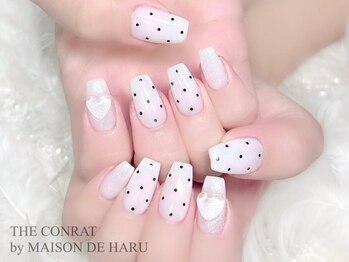 Dots nails.