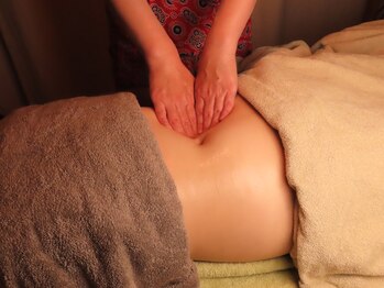 クルム(KURUMU)/お腹も緩めて深い呼吸へ