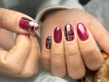 サロンドフォーエイチ(salon de 4H)/冬ネイルはチェック柄で可愛く♪