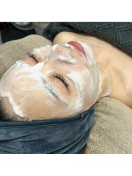 ニーナアイプラス(nina eye+)の写真/今話題のピーリングで透明感溢れるワンランク上のツルツル美肌に♪内側からの美しさを引き出す本格ケア◎