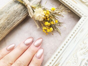 ディバイン ネイルズ(DIVINE NAILS)の写真/大人女性だからこそ綺麗な指先でいたい！ジェルネイルをお休みしたい方やブライダル参列にもお薦め♪