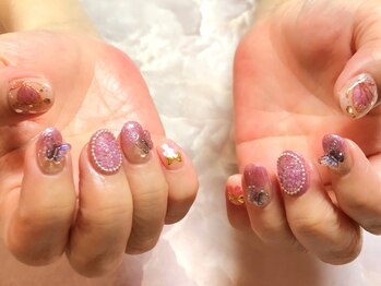 ネイルサロンブリス(nail salon Bliss)/☆手書き＆パーツの蝶々ネイル☆