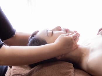 プアトロ(Puatoro)の写真/年齢別のお肌悩みに寄り添い、ホウレイ線・たるみ・しわを改善◎お顔の筋肉をほぐしてリフトアップ効果も♪