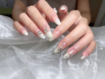 キュウキュウ(99-QQ)の写真/縦長美爪が叶う★"長さ出し×シンプルデザイン"でワンランク上の美しい指先に!爪が短い/深爪にもおすすめ◎