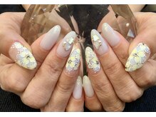 ロココ ラブリヤ ネイル 岡崎店(Rococo Lovelya Nail)の雰囲気（ワンカラー×お花の大人上品なネイル。仕事もプライベートも◎）