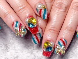 キラキラ華やかクリスマスネイル