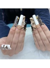 【個性派ネイルもOK ♪】