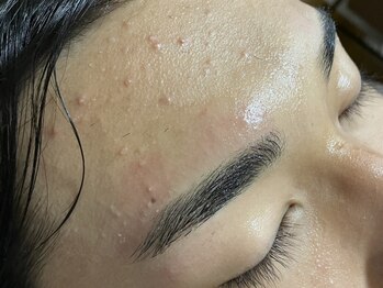 シェービングアンドエステティックエミュ (shaving & estetic emu)の写真/男性のご来店大歓迎☆眉毛の形を整えて清潔感ある印象に♪フェイシャルメニューもご用意◎