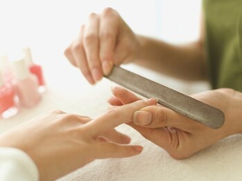 nail Culleo【ネイルクレオ】の写真/“手元に年齢が出やすい…”そんな悩みに*傷んだ爪もプロの優しいケアで整えて、自信の持てる指先へ。