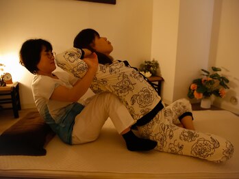 タイ古式マッサージ リラックスタイランド/背骨ストレッチ≪大阪/南森町≫