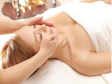エクラ(eclat)の雰囲気（立体感がある小顔へ☆デコルテからお顔にオイルで施術します。）