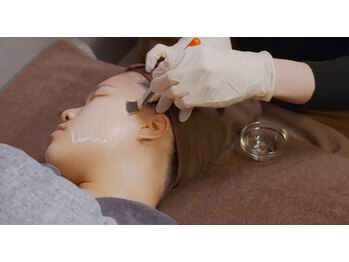 ピュアソル 福岡店(Puresol)の写真/【LHALAピール】正規導入店★“剥かない肌育ピーリング”でハリ・ツヤ・透明感を同時に叶える最先端ケア◎