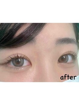 ネイル・アイメニューの同時施術が可能