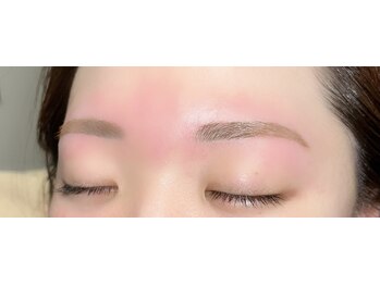 ウルリル(Ulu Lil.)/眉スタイリング