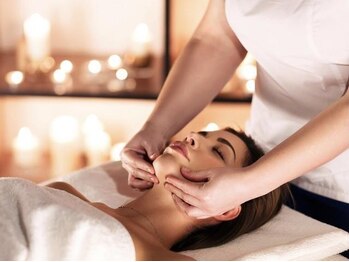 ラブームココ(LaBoom CoCo)の写真/【SNSで話題★小顔になりたい方必見!】ゼロコルギフェイシャルでフェイスラインを引き締め＆リフトアップ♪