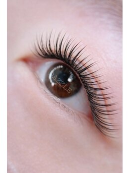 ダズル(DAZZLE)の写真/似合う長さとバランスで、目元の印象は変わる。