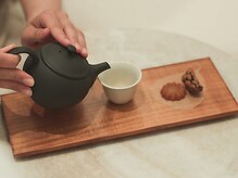 ARiUYUNA 表参道【韓国式アカスリスパ】の雰囲気（施術後には、心安らぐお茶とお茶菓子をご用意。）
