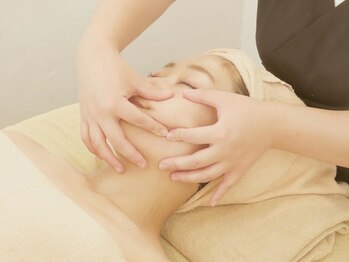 エムスラッシュアヴェダ 自由が丘(M.SLASH AVEDA)/フェイシャルリンパマッサージ