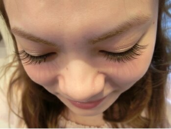 アトリア(Atria)の写真/【大人女性の支持絶大】派手すぎず印象的に。自まつ毛に馴染む上品ナチュラルなデザインをご提案