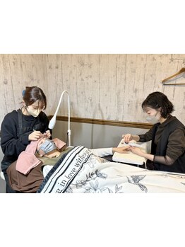 ネイル・アイメニューの同時施術が可能