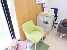 越谷ゆずりは整体院の雰囲気（グリーンを基調とした落ち着いた雰囲気のプライベート空間。）
