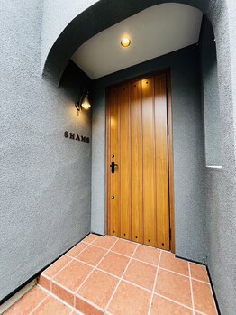 シャムス(SHAMS)/当店入り口
