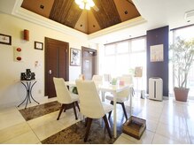 エステティックサロン サクラ(SAKURA)/内観　広々空間でゆったりと