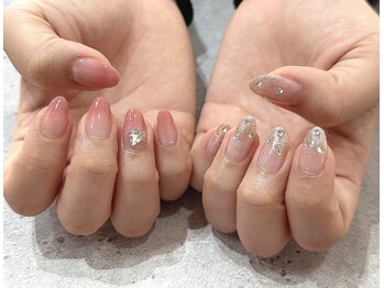 ネイルアンドブライダルエステ ベルム(Belm)/左右非対称ネイルデザイン