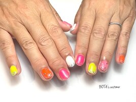 ビビットカラーネイル/夏ネイル