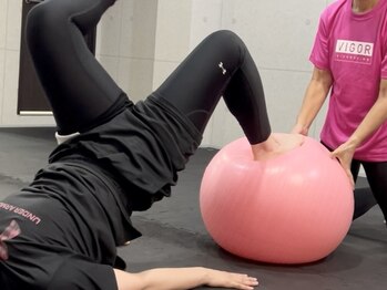 ヴィガー キックボクシングスタジオ(Vigor)の写真/【初めての方でも楽しめる！】美脚/くびれ/美尻…キックボクシング×ピラティスで楽しくボディメイク！