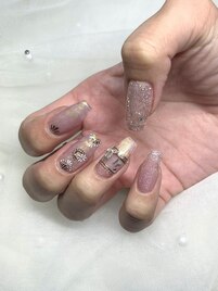 繊細な手描きアート