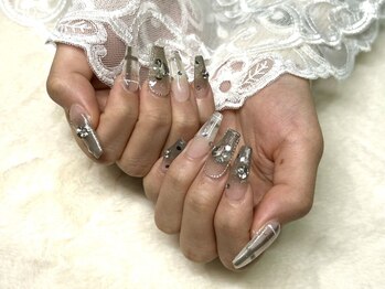 スリー(3)の写真/【持ちの良さに自信あり】ロングネイルは指が長く綺麗に見える効果あり♪大きめのパーツを乗せる事も可能☆