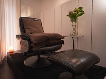 ネイルスタジオ レイナローズ(NAIL STUDIO Reina Rose)の雰囲気（フットメニューはゆったりとしたチェアでお寛ぎいただけます）