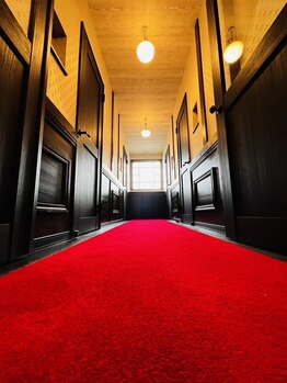 シャムス(SHAMS)/落ち着いた店内