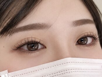 ルチェーレ(Lucere)の写真/[上下Wフラットラッシュ]1本の自まつ毛に2本のフラットラッシュを挟むようW使いで持続力圧倒的に抜群♪