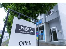 ネクサピラティススタジオ つくば店(NEXA Pilates studio)の雰囲気（通りから見えるこちらの看板が目印！）